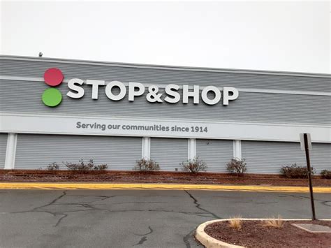  Warwick (3) Westerly (1) Browse all Stop & Shop locations in Rhode Island for the best grocery selection, quality, & savings. Visit our pharmacy & gas station for great deals and rewards. 